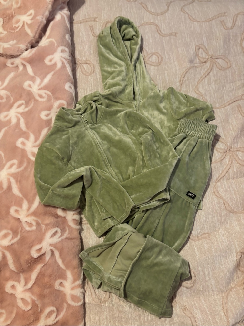 Green Velvet Loungewear Set - Hoodie & Joggers Tiger Friday